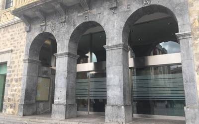 Amurrioko udal langileek gobernuaren "autoritarismoa" salatu dute