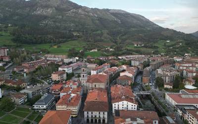 Ekaitz tropikalak eta eguzki izpiak