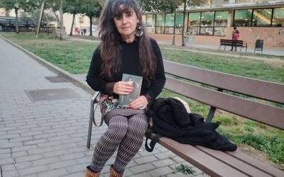 "Bertsoen bidez kontatutako istorioak dira; herri poesia"