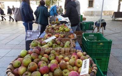Sagar munduak merezi duen aitormena eginez, periari eutsiko diote Itziarren