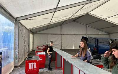 [ARGAZKI GALERIA]: Gazte feministen Baterajotzea prestatzen hasi dira Zaldibarren