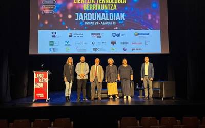 ZTB jardunaldien hamargarren edizioari eman diote hasiera, zientzia kuantikoa ardatz hartuta