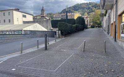 Novedadeseko etxebizitzetako garajeetarako sarrera berraztertzeko eskatu du EAJk