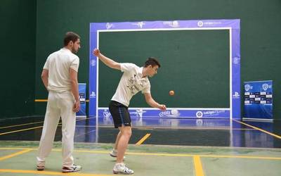 Euskadiko frontball txapelketa jokatuko dute bihar, Aitzurin