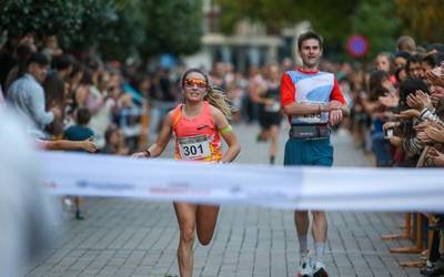 Bi hamarkada betetzear, Antxintxika krosak 400 korrikalari batuko ditu bihar