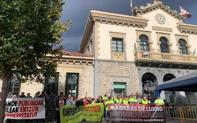 Amurriora eraman dute protesta Maderas de Llodioko grebalariek