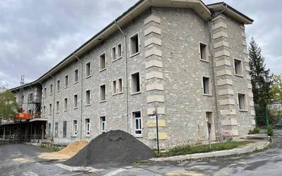 Gehienez 200 pertsona hartuko ditu Araneko errefuxiatuen zentroak