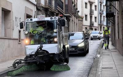 Bertan behera gelditu da kale-garbitzaileen greba mugagabea