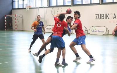 Bergarak irabazi du oñatiarren aurkako derbi parekatua (23-24)