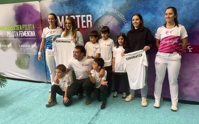 Nora Mendizabalek garaituta, Arrate Bergara eskuz banakako txapelketatik kanpo (22-17)