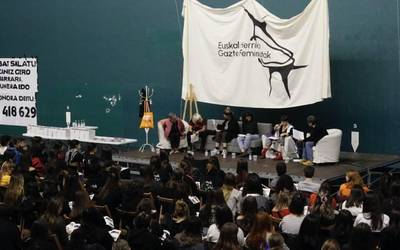 [ARGAZKI GALERIA] Euskal Herriko gazte feministen Baterajotze jendetsua Zaldibarren