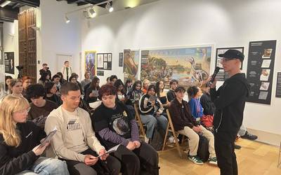 Fernando Baptistaren erakusketaren inaugurazioak ikusmina piztu du Bergaran