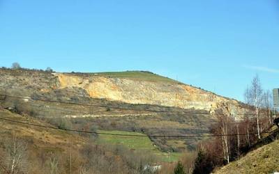 Canteras Achak Arritxuri harrobirat egin nahi duen bide berriaren kontrako alegazioak aurkeztu ditu Almandozko Herriak