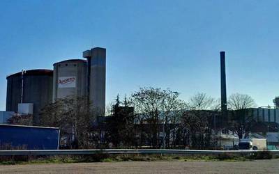 Azucarerak negozioa "deslokalizatu" nahi duela dio UAGAk