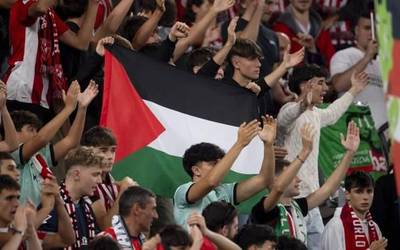 Algortako tabernariei Euskal Selekzioaren partiduagaz bat egiteko eskatu diete