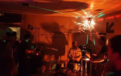 Herrigunerock musika jaialdiaren hirugarren edizioa eginen dute ortziralean Donezteben