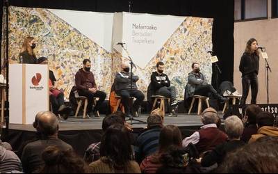 Leitzako kiroldegian eginen dute larunbatean Nafarroako Bertsolari Txapelketako bigarren finalaurrekoa