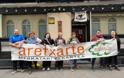 Palestinari babesa emango diote Aretxabaletako hainbat merkatarik eta ostalarik