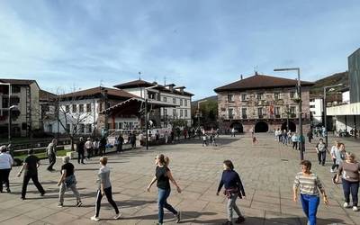 Ikasturte berriko lehen bailableak dantzatuko dituzte igande eguerdian Erratzun