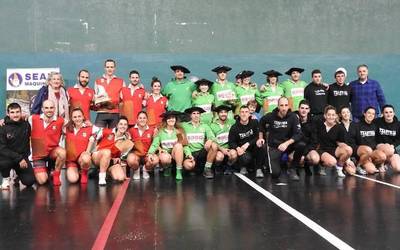 Beti Gaztek irabazi du Nafarroako sokatira txapelketa mistoa Donezteben