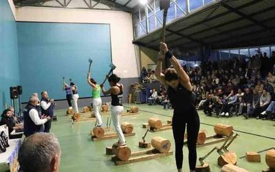 Nerea Arruti eta Unai Goitia gailendu dira Urdanetan aizkora eta ingude txapelketetan