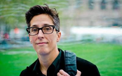 Alison Bechdelen 'Fun home' komikiaz jardungo dute gaur, irakurle taldean