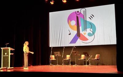 Irudi berria du Bergarako musika eta dantza eskolak