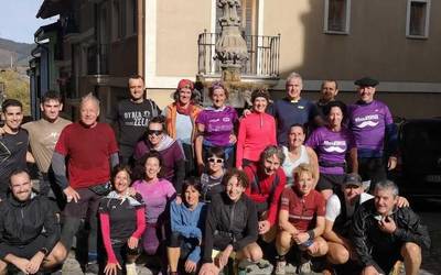 'Zordanbideetan antxintxika' ekimenaren baitan 25 bat lagun joan dira korrika Arrasatetik Gatzagara