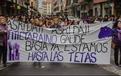 Erandion hainbat ekitaldi antolatu dituzte Emakumeen Kontrako Indarkeria Desagerrarazteko Nazioarteko Egunaren harira