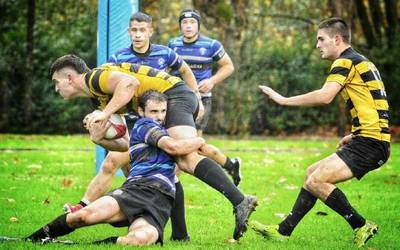 BRT Menditarrak errugbi taldeak meritu handiko berdinketa lortu du liderraren kontra