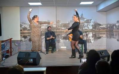 Jendez gainezka egon zen Andaluziar Etxean Evaristo Cuevasek eskainitutako kontzertuan