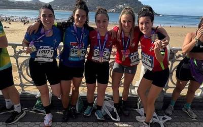 [ARGAZKIAK] Naroa Elizalde Etxekolonea zena gogoan, Behobia-Donostia lasterketa egin dute Zubietako sei emakumek