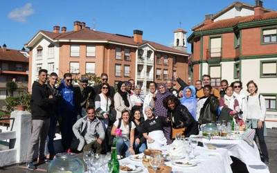 55 lagun bildu zituen bigarren "Kulturartekotasun txangoak", Aiaraldea eta ekoizle emakumeak ezagutaraztea helburu