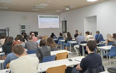 140 bat lagun UNED-Bergarak ikasle berriendako atzo egindako informazio jardunaldian