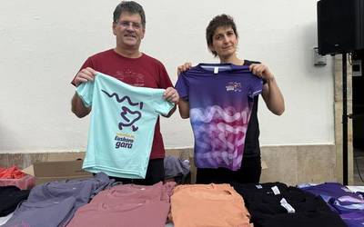 Korrikako material berria saltzen aritu da AEK Arrasaten