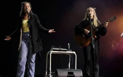 «Musikarekin zerbait egin nahi dugula argi dugu gaur egun»