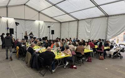 Euskararen Herri Eguneko bazkariko txartelak salgai jarri dituzte