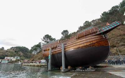 Sakanako basoetatik ateratako zuretik baleontzia