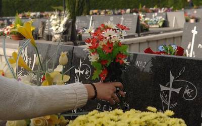 Hilerriko gorpuzkiei buruzko oharra bidali du Arrasateko Udalak