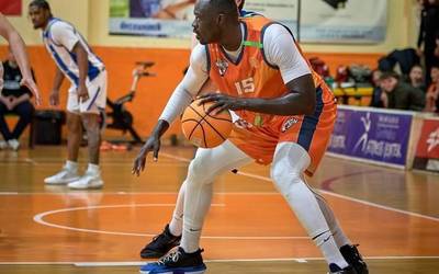 Pape Badji pibot senegaldarra fitxatu du Biele ISBk