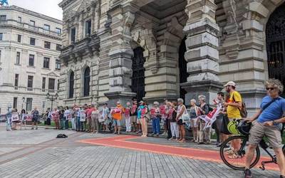 Subflubiala EZ! Herri-plataformak berriro gonbidatu du Aldundia eztabaida publiko batera