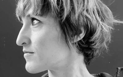 Uxue Alberdi bere liburu berriaz arituko da bihar Larrabetzun