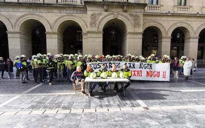 Gipuzkoako suhiltzaileek "derrigorrezko euskara-eskakizuna betetzea" eskatu diote Aldundiari