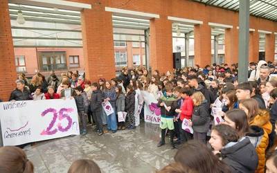 Indarkeria matxistaren aurkako aldarriak Uribe Kosta bete dituzte Emakumeen Kontrako Indarkeria Desagerrarazteko Nazioarteko Egunean