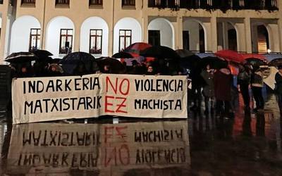 Feministek gizonezkoen konplizitate sareak salatu zituen