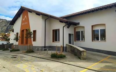 Eskola itxuraldatuta