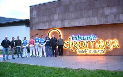 Eguberrietako buruz buruko erremonte txapelketa aurkeztu dute Elgorriaga bainuetxean