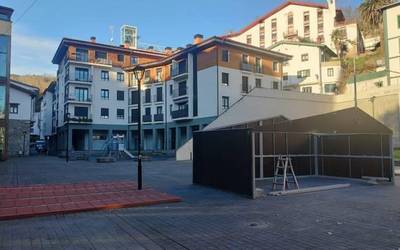 Gabonetako jaiotzarako eta Errege magoen desfilerako haurrak behar ditu udalak