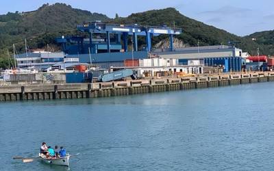 Balenciaga ontziolaren salerosketa gauza dezakete ostiralean