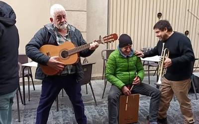 Amaiera inprobisatua eman diote Urduñako Musika Poteoari